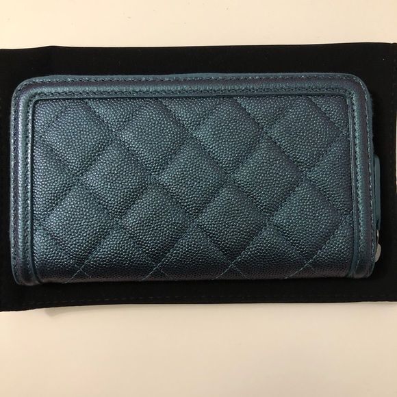 Chanel Filigree Zippy Wallet - Picture 2 of 3
